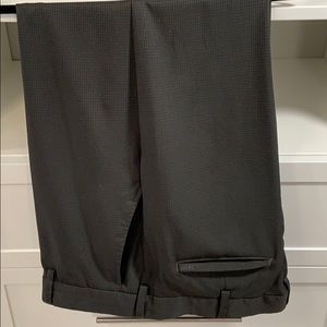 Men’s gray Izod golf pants, 40x30